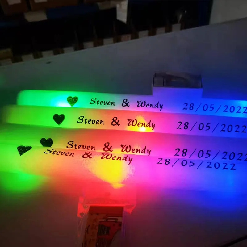 Flashing Led Foam Sticks Party - LEDグローイングスティック、グローフォームスティック、カスタムメイドのパーソナライズされた点滅スティック、ライトアップバトン、ワンド、暗闇で光る、結婚式、パーティー用