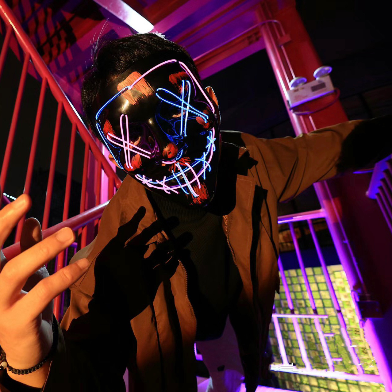 ワイヤレスネオンLEDパージマスク 暗闇で光るホラーライトア - Led Purge Mask Halloween のレビューと価格