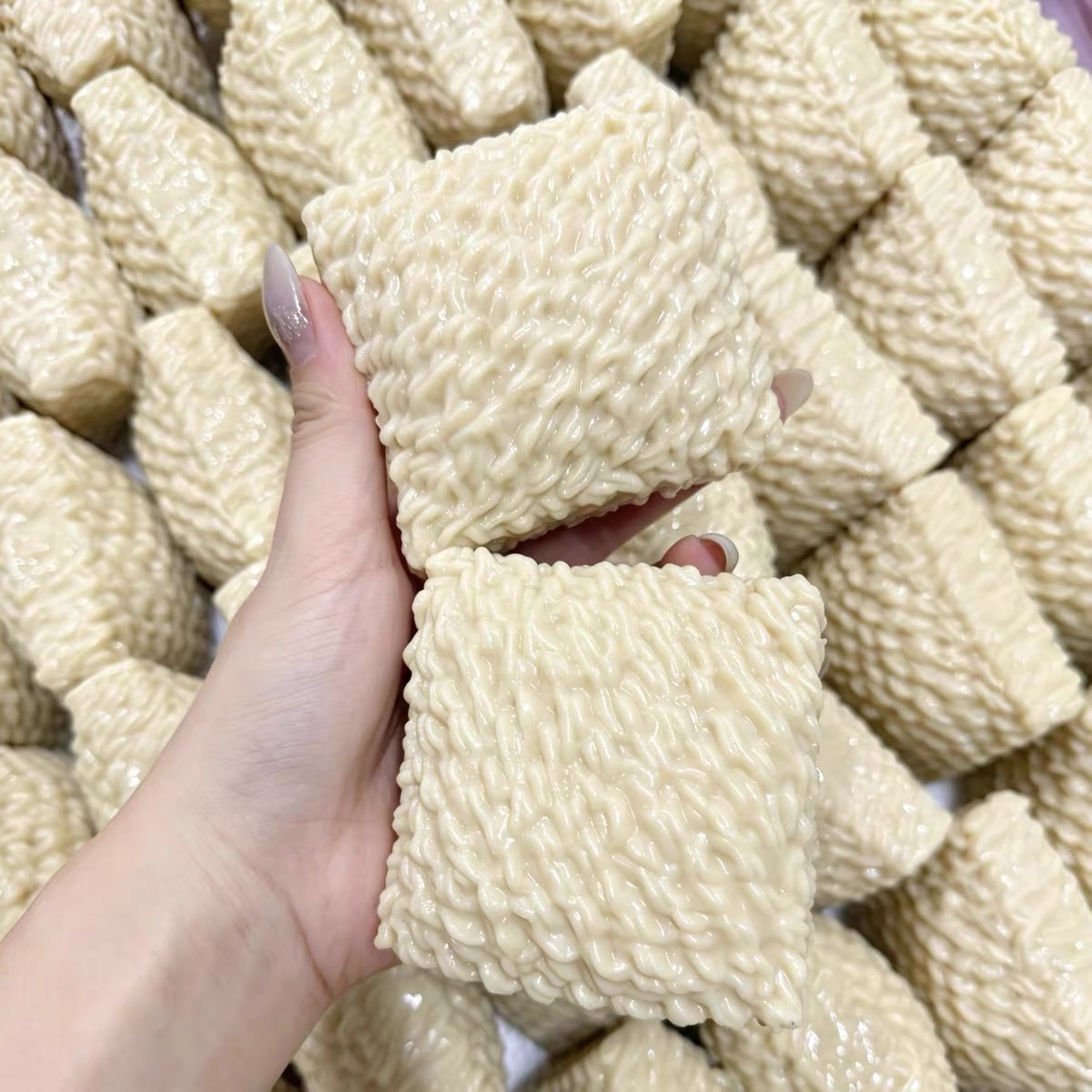 カリカリの焼きそば型 スクイーズ ストレスボール フィジェッ - Novelty Gifts のレビューと価格