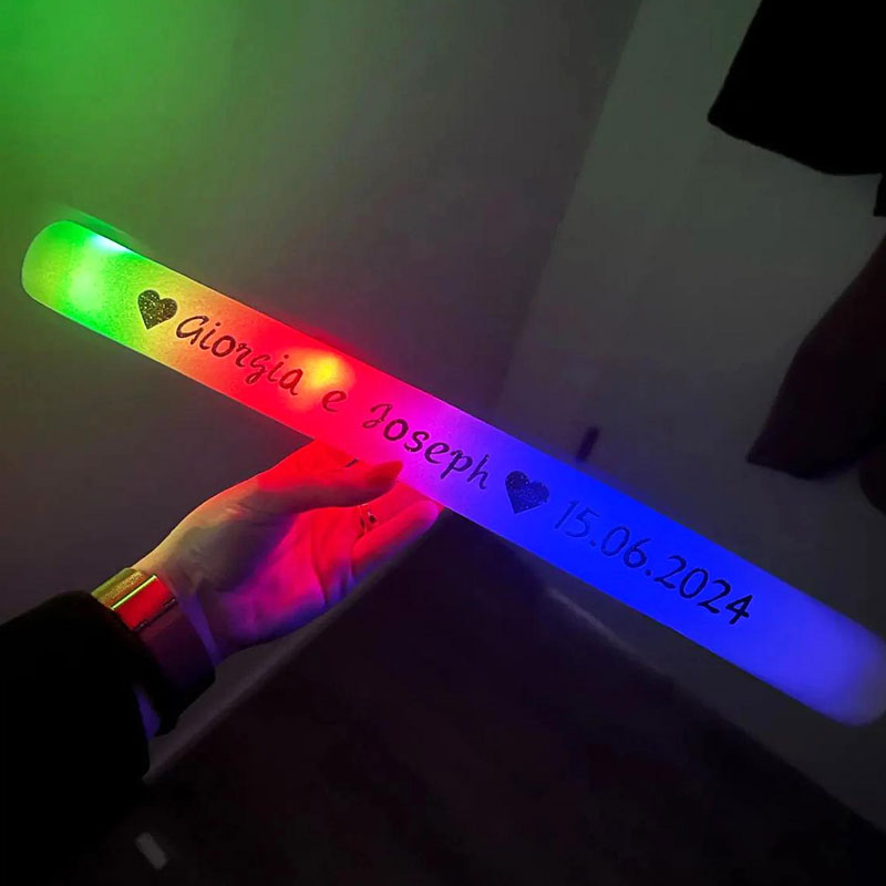 30個のLED発光フォームスティック、パーソナライズされた点 - Flashing Led Foam Sticks Party のレビューと価格