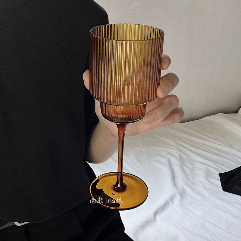 350 ミリリットルカラー北欧ストライプゴブレットワイングラ - Glow In The Dark Party Glasses のレビューと価格